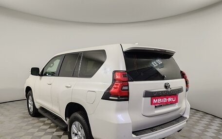 Toyota Land Cruiser Prado 150 рестайлинг 2, 2020 год, 4 199 000 рублей, 7 фотография