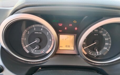 Toyota Land Cruiser Prado 150 рестайлинг 2, 2009 год, 1 900 000 рублей, 11 фотография