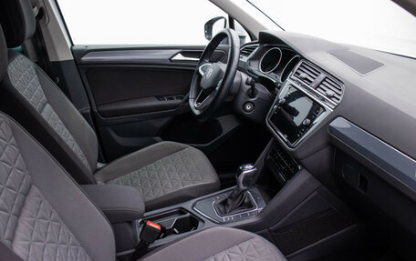 Volkswagen Tiguan II, 2020 год, 2 620 000 рублей, 9 фотография