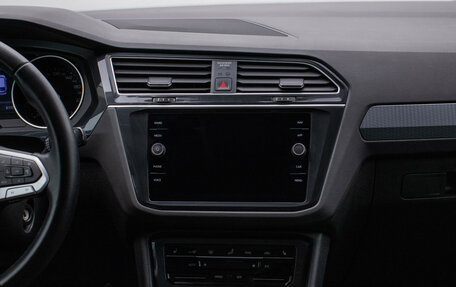 Volkswagen Tiguan II, 2020 год, 2 620 000 рублей, 14 фотография