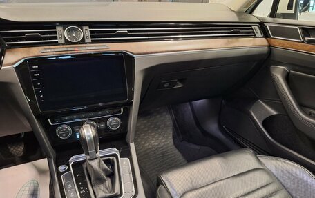 Volkswagen Passat B8 рестайлинг, 2017 год, 2 200 000 рублей, 14 фотография