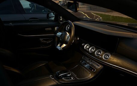 Mercedes-Benz E-Класс, 2019 год, 4 000 000 рублей, 14 фотография