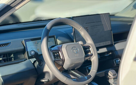 Toyota RAV4, 2025 год, 4 690 000 рублей, 17 фотография