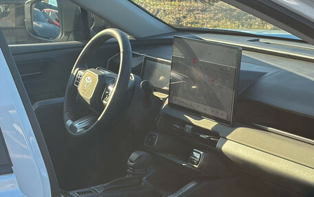 Toyota RAV4, 2025 год, 4 690 000 рублей, 23 фотография