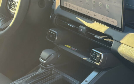 Toyota RAV4, 2025 год, 4 690 000 рублей, 24 фотография