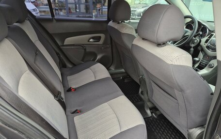 Chevrolet Cruze II, 2010 год, 670 000 рублей, 8 фотография