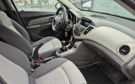 Chevrolet Cruze II, 2010 год, 670 000 рублей, 7 фотография