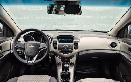 Chevrolet Cruze II, 2010 год, 670 000 рублей, 6 фотография