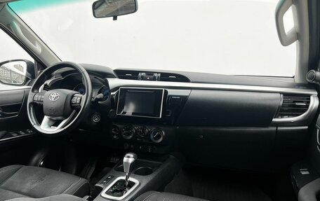 Toyota Hilux VIII, 2019 год, 3 150 000 рублей, 14 фотография