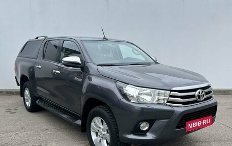 Toyota Hilux VIII, 2019 год, 3 150 000 рублей, 3 фотография