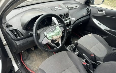 Hyundai Solaris II рестайлинг, 2013 год, 265 000 рублей, 6 фотография