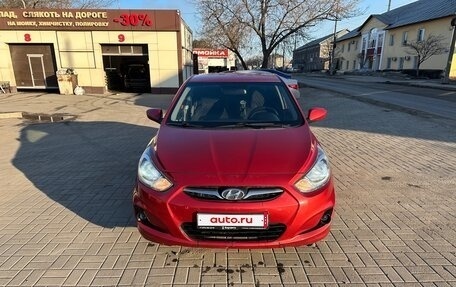Hyundai Solaris II рестайлинг, 2011 год, 630 000 рублей, 1 фотография