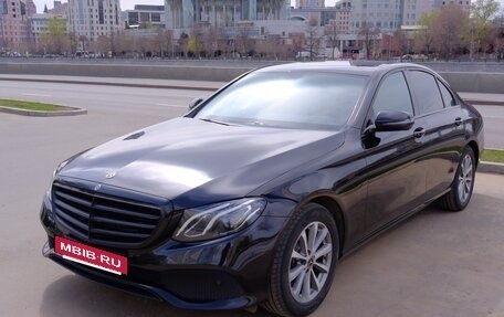 Mercedes-Benz E-Класс, 2020 год, 3 300 000 рублей, 2 фотография