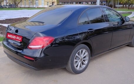 Mercedes-Benz E-Класс, 2020 год, 3 300 000 рублей, 8 фотография