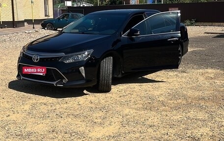 Toyota Camry, 2017 год, 1 800 000 рублей, 2 фотография