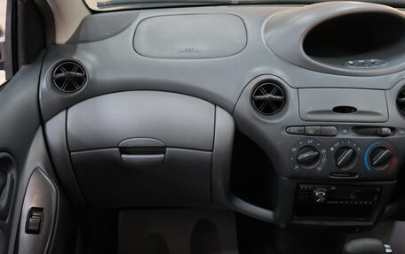 Toyota Vitz, 2002 год, 399 000 рублей, 16 фотография