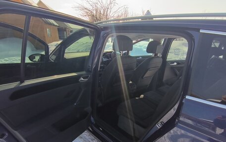 Volkswagen Touran III, 2016 год, 1 440 000 рублей, 3 фотография