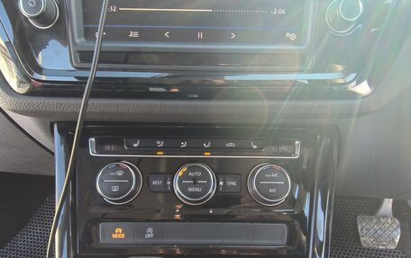 Volkswagen Touran III, 2016 год, 1 440 000 рублей, 12 фотография