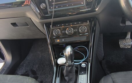 Volkswagen Touran III, 2016 год, 1 440 000 рублей, 10 фотография