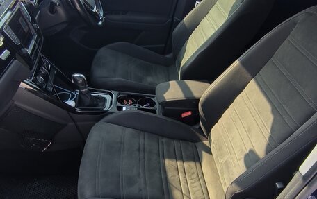 Volkswagen Touran III, 2016 год, 1 440 000 рублей, 19 фотография