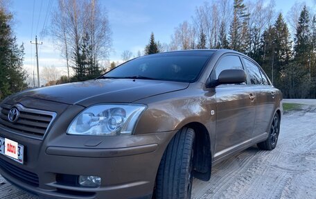 Toyota Avensis III рестайлинг, 2005 год, 520 000 рублей, 1 фотография
