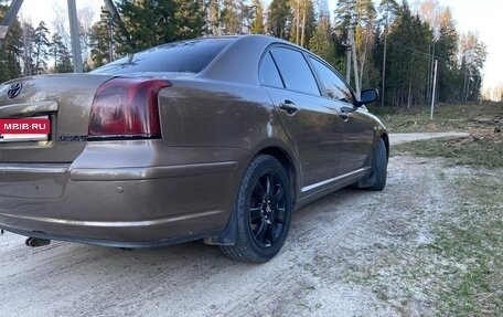 Toyota Avensis III рестайлинг, 2005 год, 520 000 рублей, 3 фотография