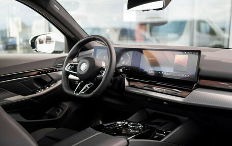 BMW 5 серия, 2025 год, 8 990 000 рублей, 10 фотография