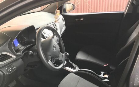 Hyundai Solaris II рестайлинг, 2020 год, 1 910 000 рублей, 5 фотография