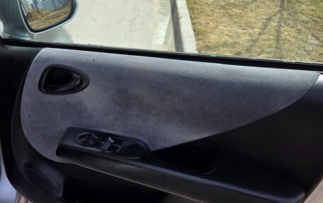 Honda Fit III, 2001 год, 299 000 рублей, 17 фотография