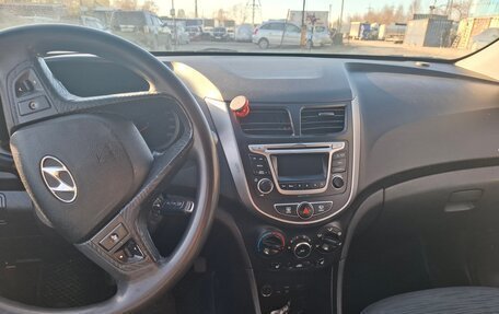 Hyundai Solaris II рестайлинг, 2016 год, 600 000 рублей, 12 фотография