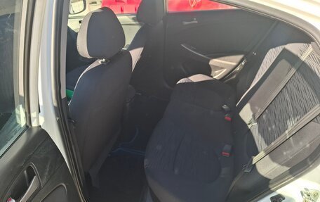 Hyundai Solaris II рестайлинг, 2016 год, 600 000 рублей, 10 фотография