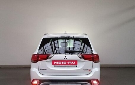 Mitsubishi Outlander III рестайлинг 3, 2019 год, 1 950 000 рублей, 5 фотография