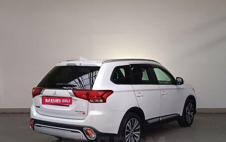 Mitsubishi Outlander III рестайлинг 3, 2019 год, 1 950 000 рублей, 4 фотография