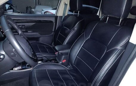 Mitsubishi Outlander III рестайлинг 3, 2019 год, 1 950 000 рублей, 10 фотография