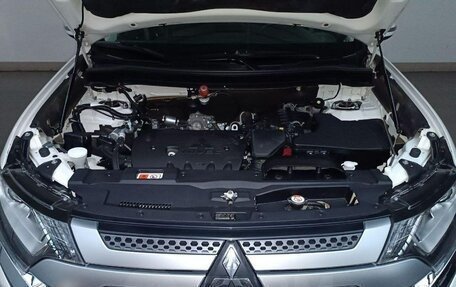 Mitsubishi Outlander III рестайлинг 3, 2019 год, 1 950 000 рублей, 19 фотография