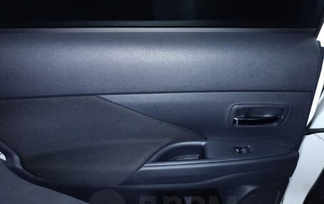 Mitsubishi Outlander III рестайлинг 3, 2019 год, 1 950 000 рублей, 17 фотография