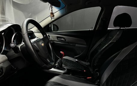 Chevrolet Cruze II, 2010 год, 619 900 рублей, 7 фотография