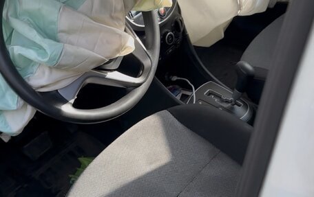 Hyundai Solaris II рестайлинг, 2011 год, 360 000 рублей, 8 фотография