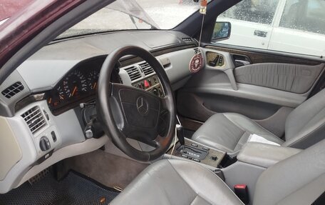 Mercedes-Benz E-Класс, 1995 год, 210 000 рублей, 9 фотография