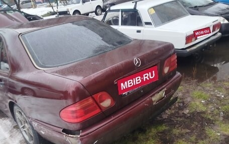 Mercedes-Benz E-Класс, 1995 год, 210 000 рублей, 6 фотография