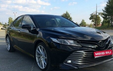 Toyota Camry, 2019 год, 2 850 000 рублей, 3 фотография