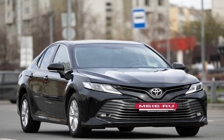 Toyota Camry, 2020 год, 2 390 000 рублей, 3 фотография