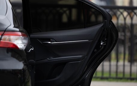 Toyota Camry, 2020 год, 2 390 000 рублей, 14 фотография