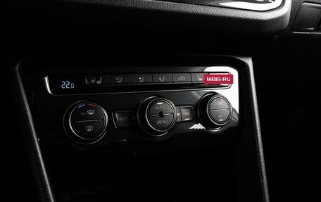 Volkswagen Tiguan II, 2020 год, 2 339 000 рублей, 16 фотография