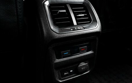 Volkswagen Tiguan II, 2020 год, 2 339 000 рублей, 24 фотография