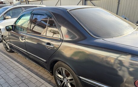 Mercedes-Benz E-Класс, 1996 год, 260 000 рублей, 3 фотография