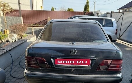 Mercedes-Benz E-Класс, 1996 год, 260 000 рублей, 2 фотография