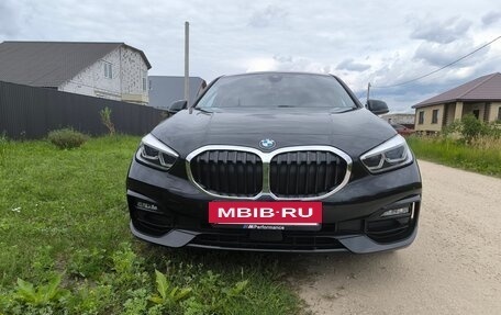 BMW 1 серия, 2019 год, 2 200 000 рублей, 2 фотография