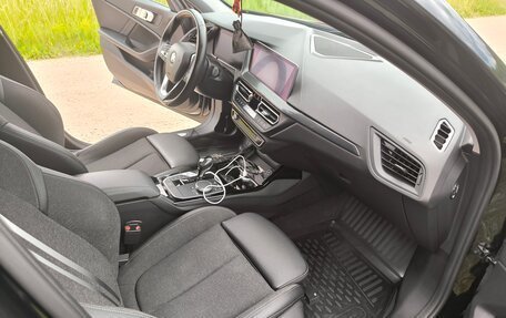 BMW 1 серия, 2019 год, 2 200 000 рублей, 13 фотография