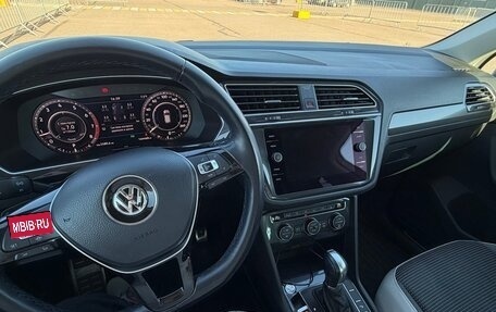 Volkswagen Tiguan II, 2018 год, 2 290 000 рублей, 3 фотография